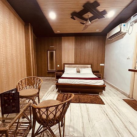 The For You Hotel & Restaurant Rishīkesh Esterno foto