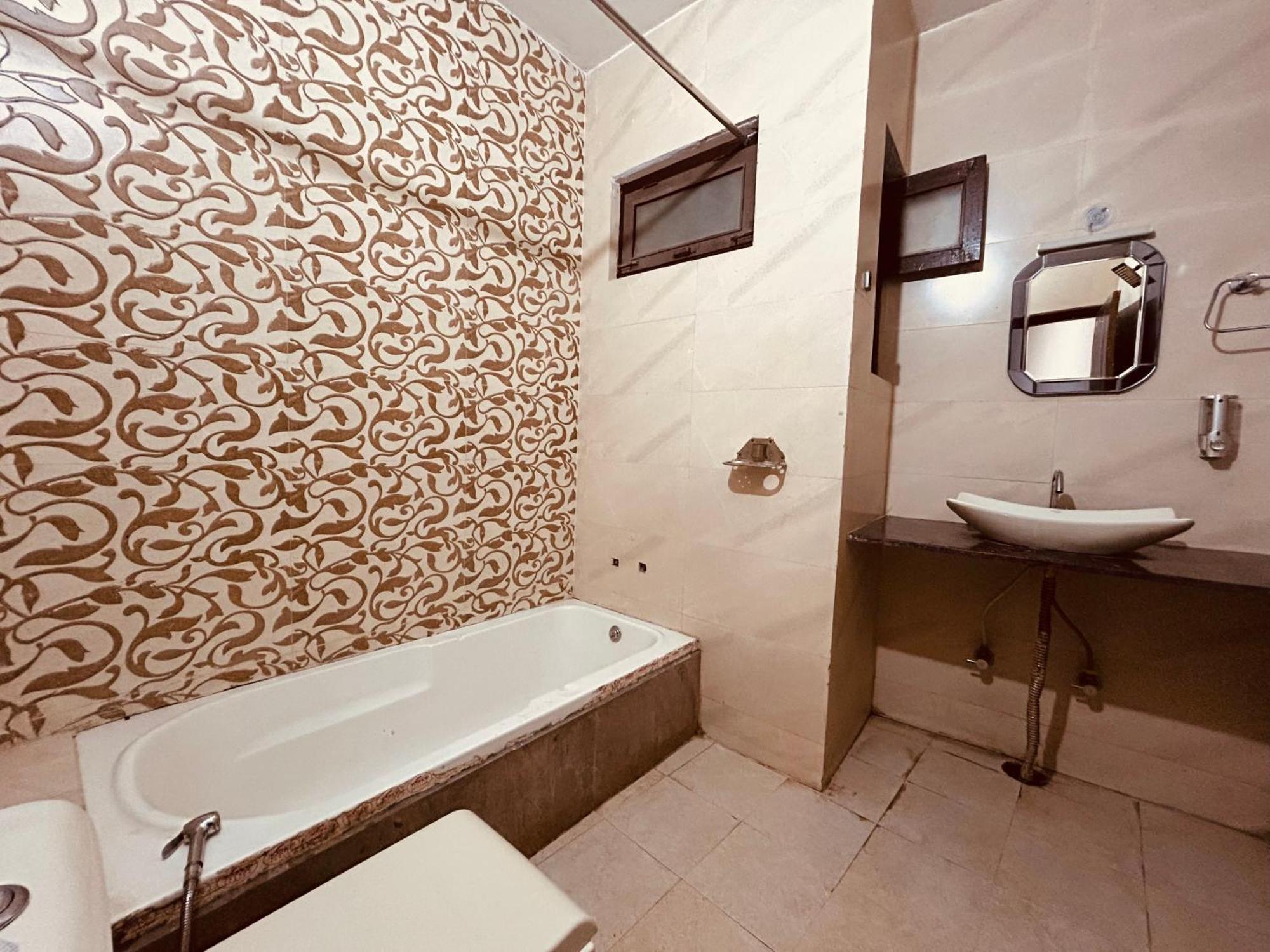 The For You Hotel & Restaurant Rishīkesh Esterno foto