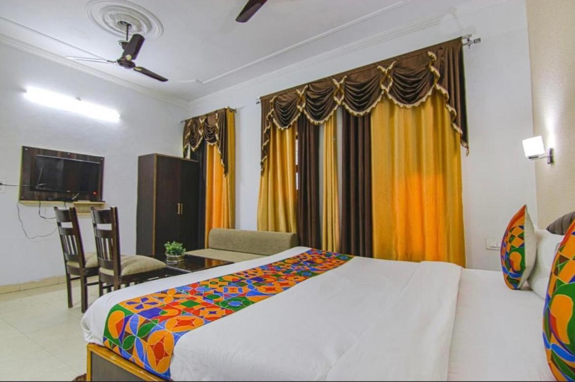 The For You Hotel & Restaurant Rishīkesh Esterno foto