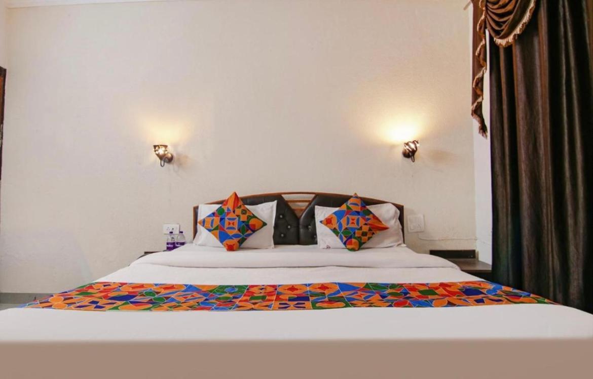 The For You Hotel & Restaurant Rishīkesh Esterno foto