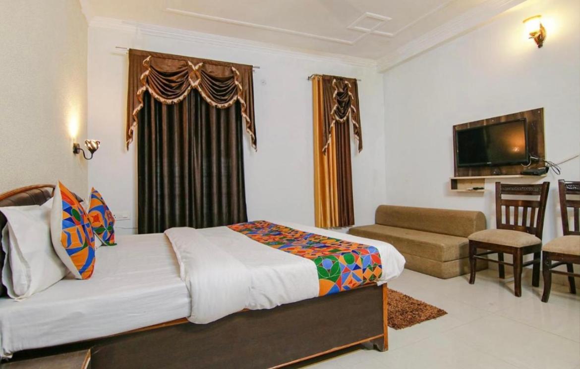 The For You Hotel & Restaurant Rishīkesh Esterno foto