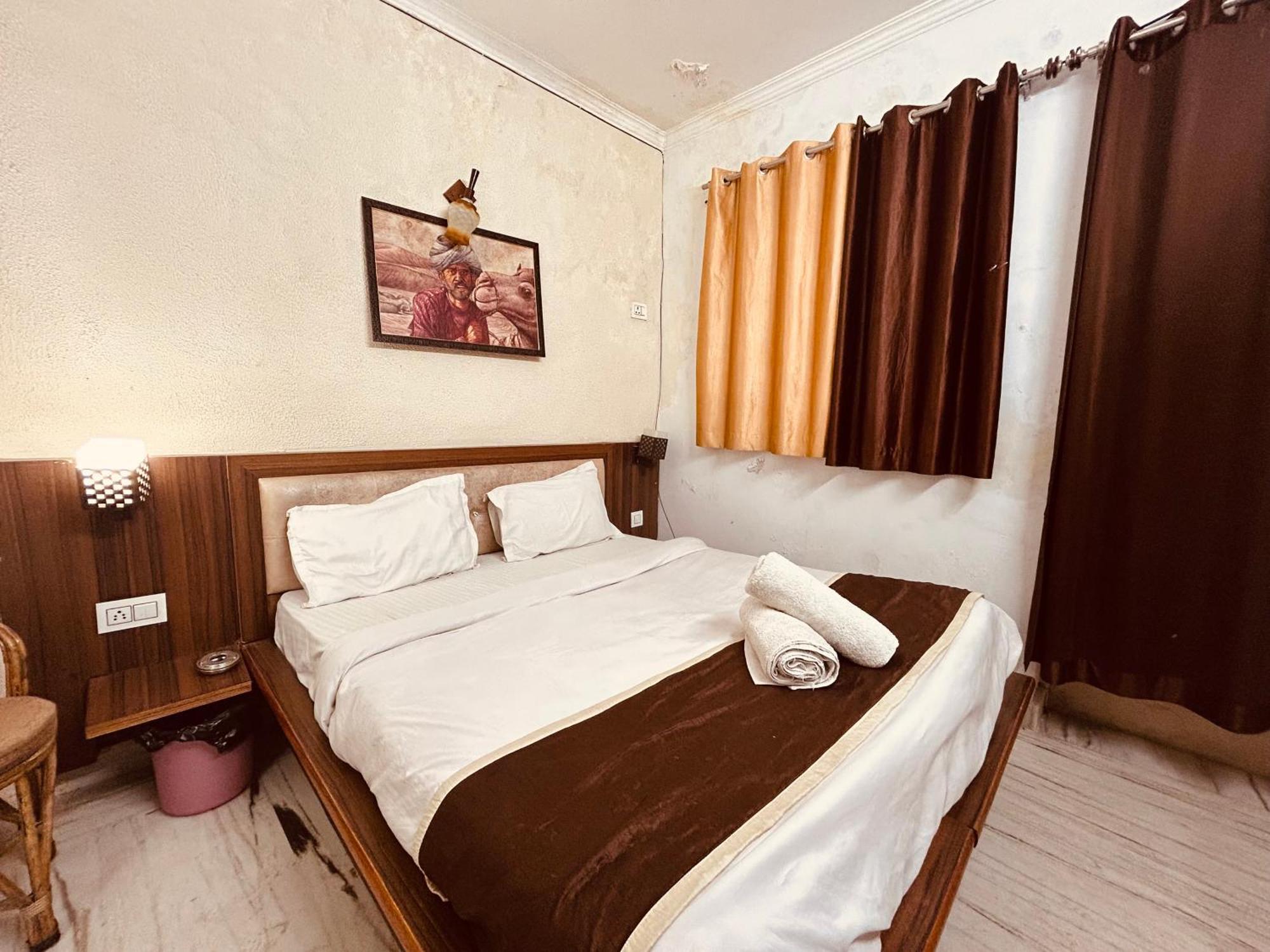 The For You Hotel & Restaurant Rishīkesh Esterno foto