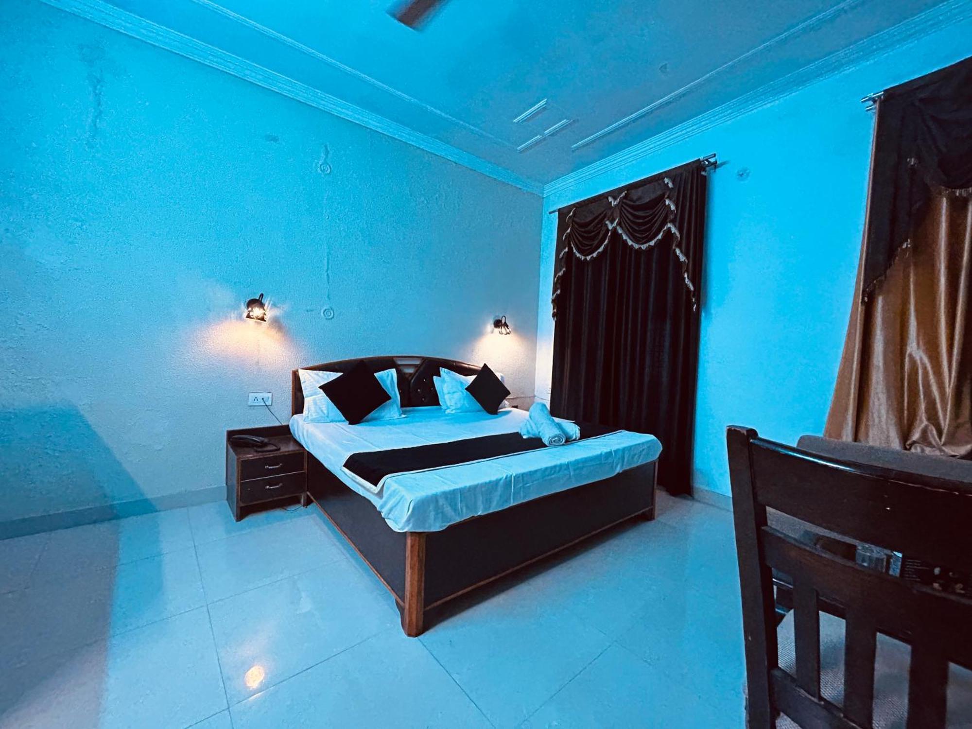 The For You Hotel & Restaurant Rishīkesh Esterno foto