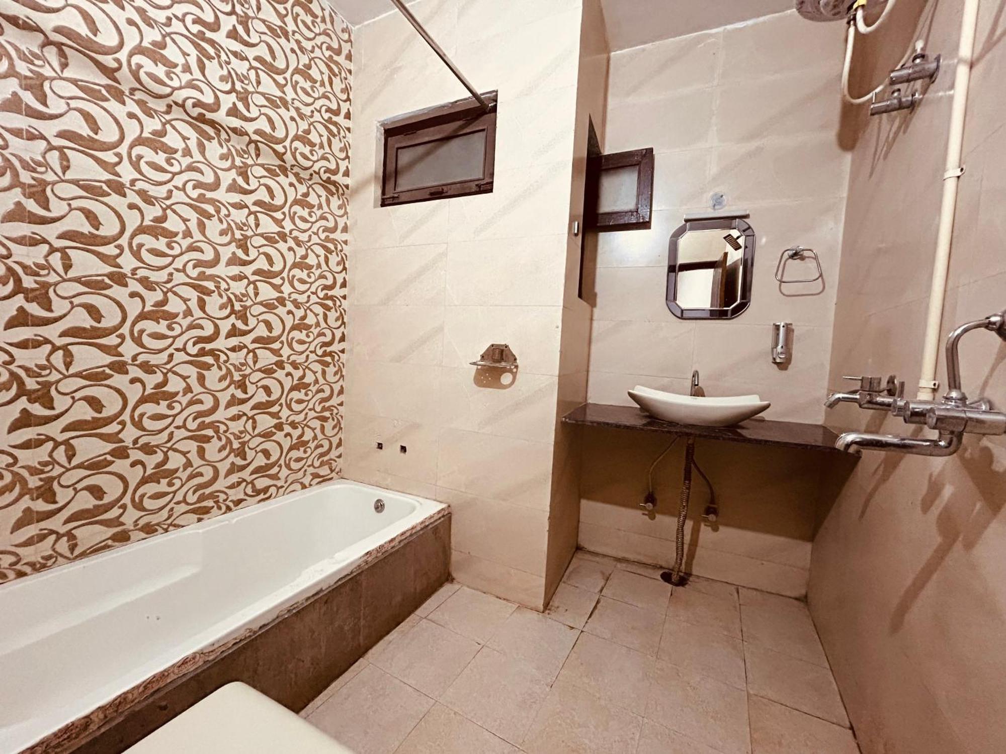 The For You Hotel & Restaurant Rishīkesh Esterno foto