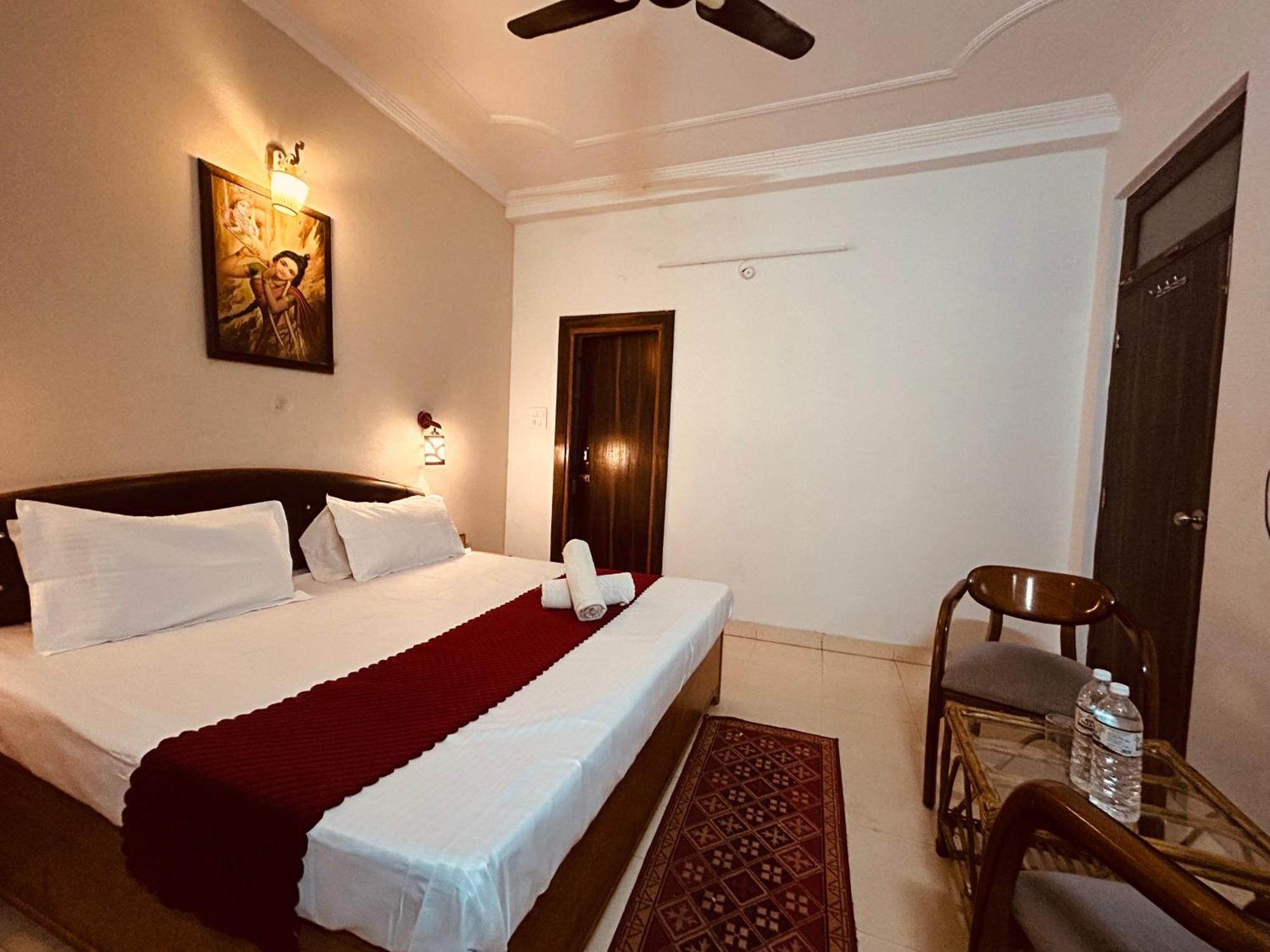 The For You Hotel & Restaurant Rishīkesh Esterno foto