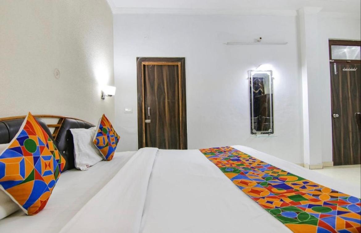 The For You Hotel & Restaurant Rishīkesh Esterno foto